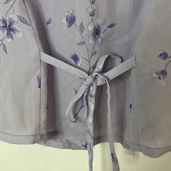 Gloria Vanderbilt Cropped Sleeveless Shirt - Picture 3 of 5